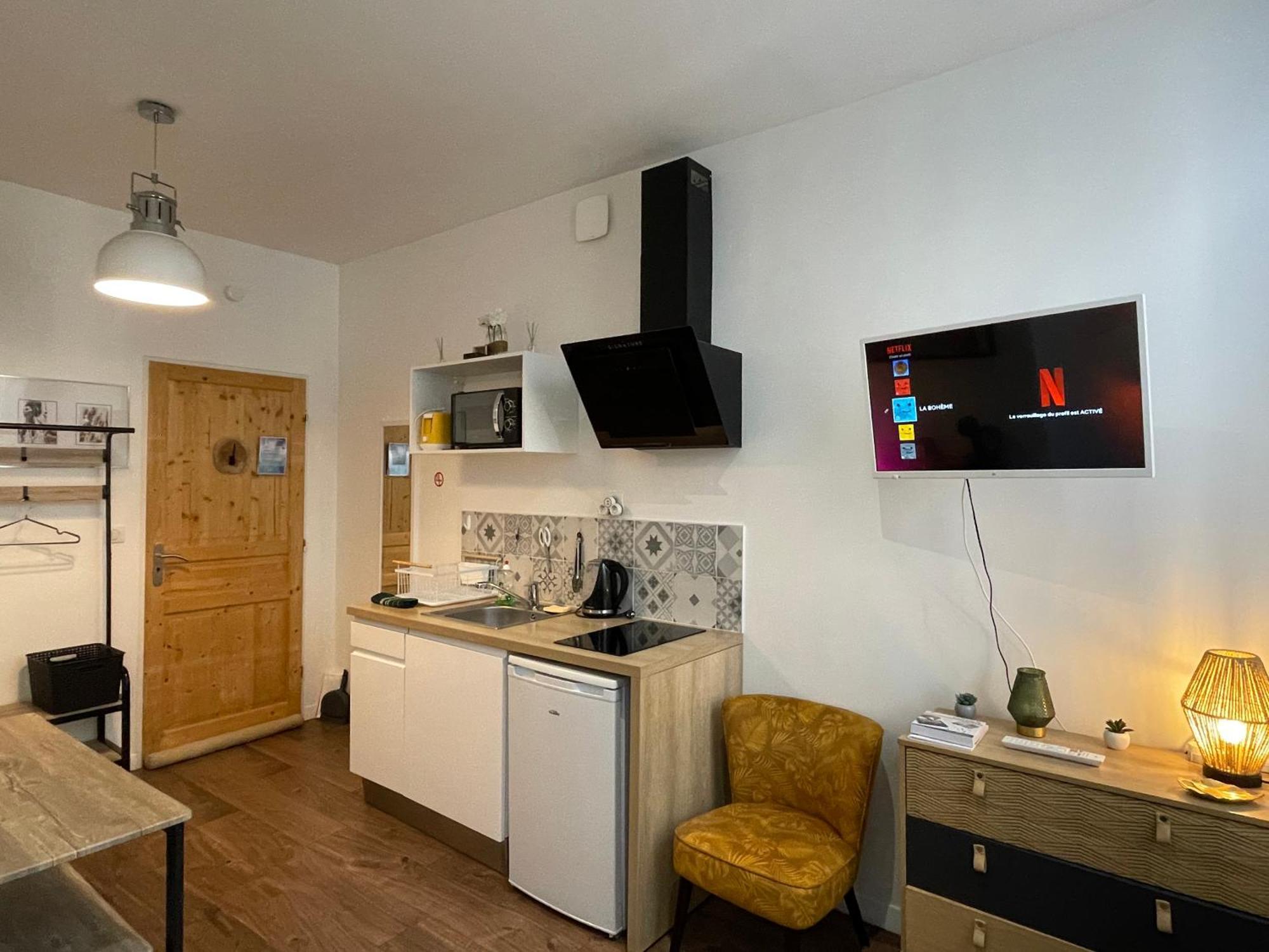 Chez Jean-Yves Et Zoe - La Boheme - Au Calme, Tres Propre, Proche Parkings Apartamento Niort Exterior foto